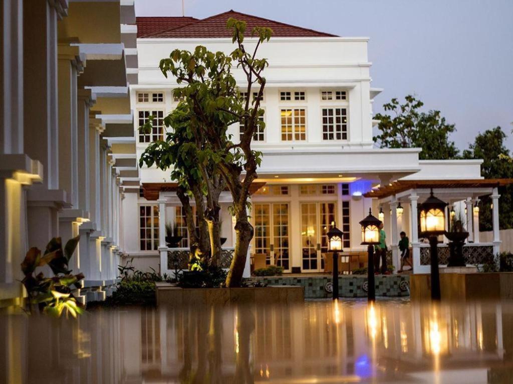 Ammi Cepu Hotel Exterior photo